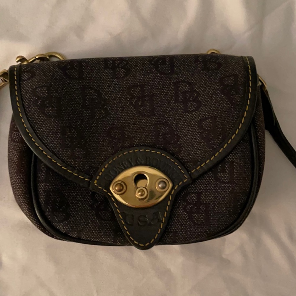 DOONEY & BURKE CROSS BODY BAG